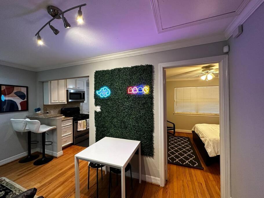 Townhouse Near Midtown Apartment Houston Ngoại thất bức ảnh